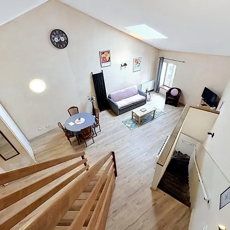 Duplex Spacieux Calme A Deux Pas Du Centre-ville דירה *